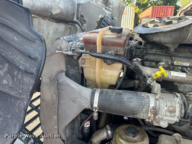 image for item OF9900 2014 Freightliner  Cascadia semi truck