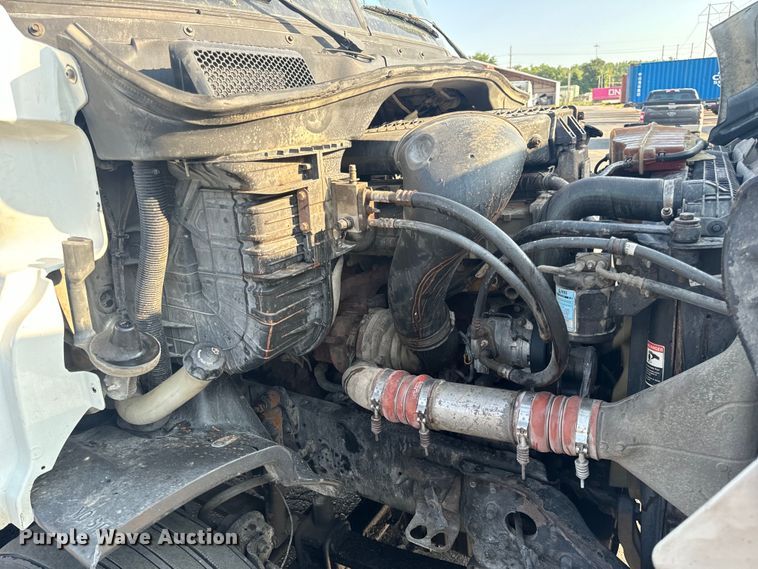 image for item OF9900 2014 Freightliner  Cascadia semi truck