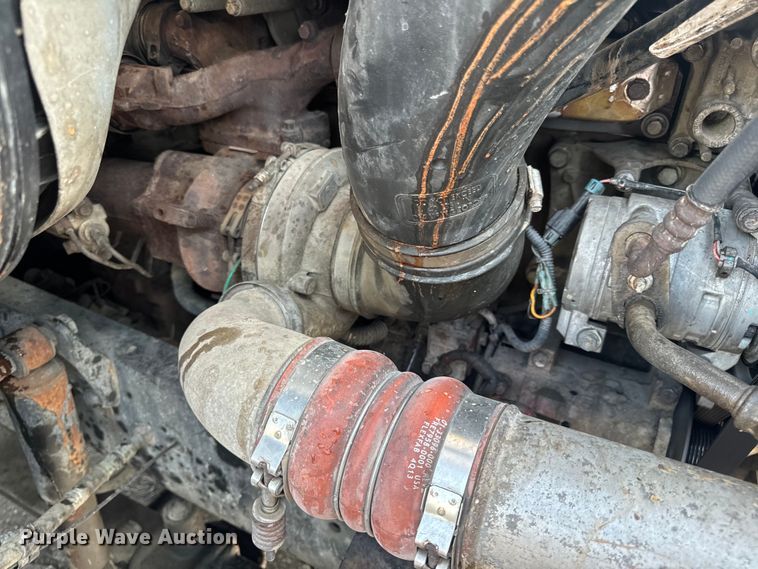 image for item OF9900 2014 Freightliner  Cascadia semi truck