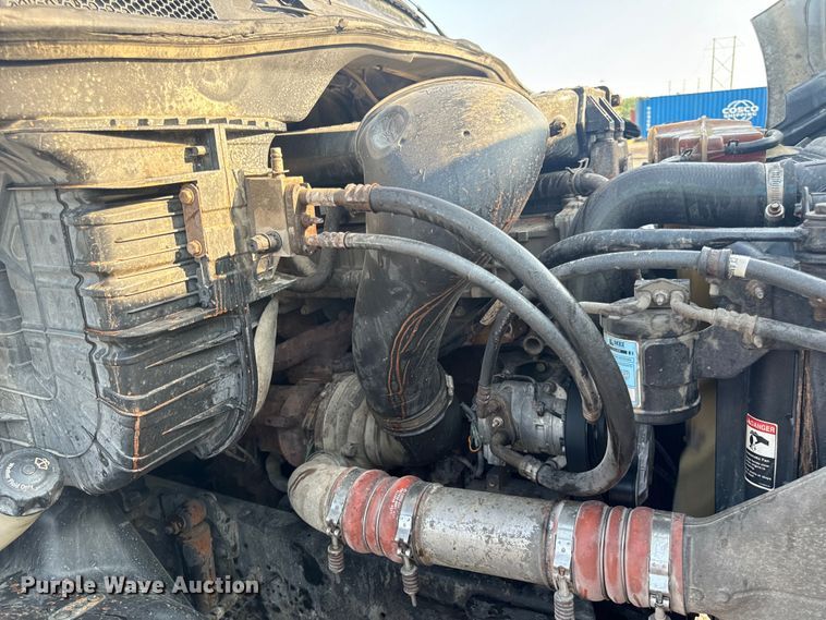 image for item OF9900 2014 Freightliner  Cascadia semi truck