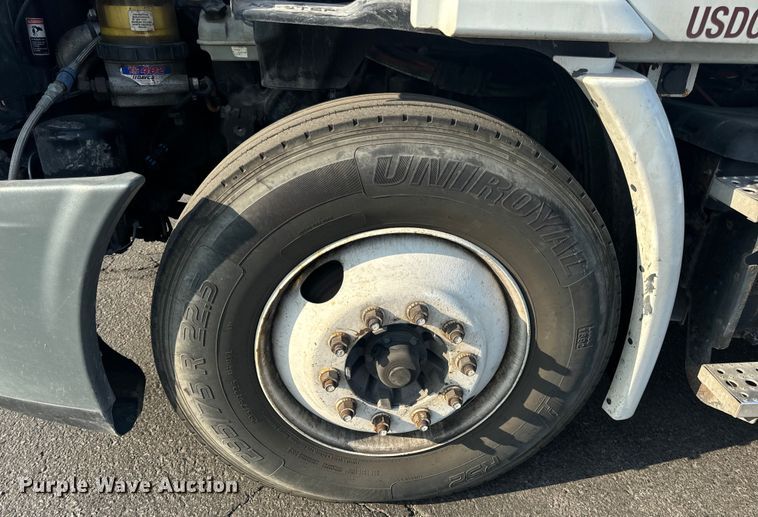 image for item OF9900 2014 Freightliner  Cascadia semi truck