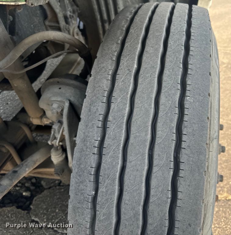 image for item OF9900 2014 Freightliner  Cascadia semi truck