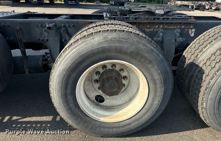 image for item OF9900 2014 Freightliner  Cascadia semi truck