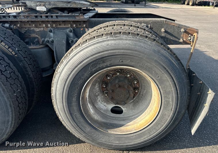 image for item OF9900 2014 Freightliner  Cascadia semi truck