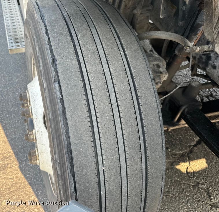 image for item OF9900 2014 Freightliner  Cascadia semi truck