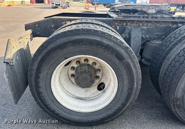 image for item OF9900 2014 Freightliner  Cascadia semi truck