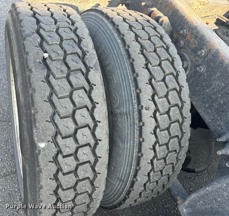 image for item OF9900 2014 Freightliner  Cascadia semi truck