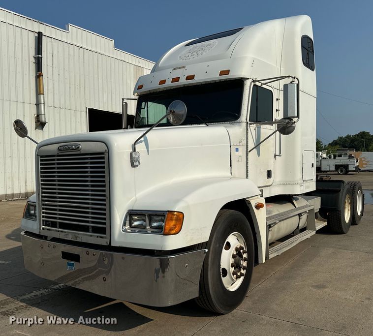 image for item OG9595 1999 Freightliner  FLD120 semi truck