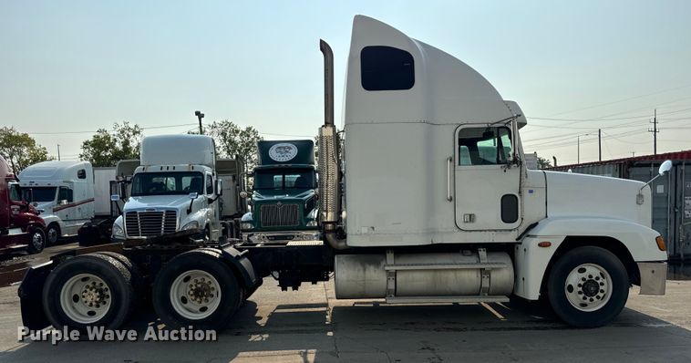 image for item OG9595 1999 Freightliner  FLD120 semi truck
