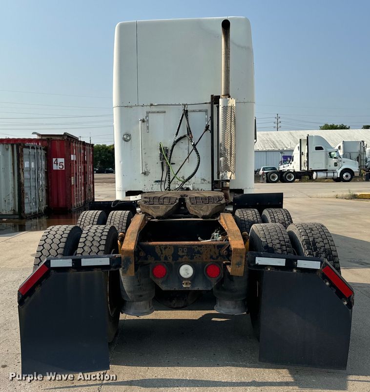 image for item OG9595 1999 Freightliner  FLD120 semi truck