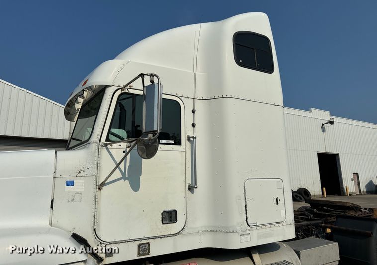 image for item OG9595 1999 Freightliner  FLD120 semi truck