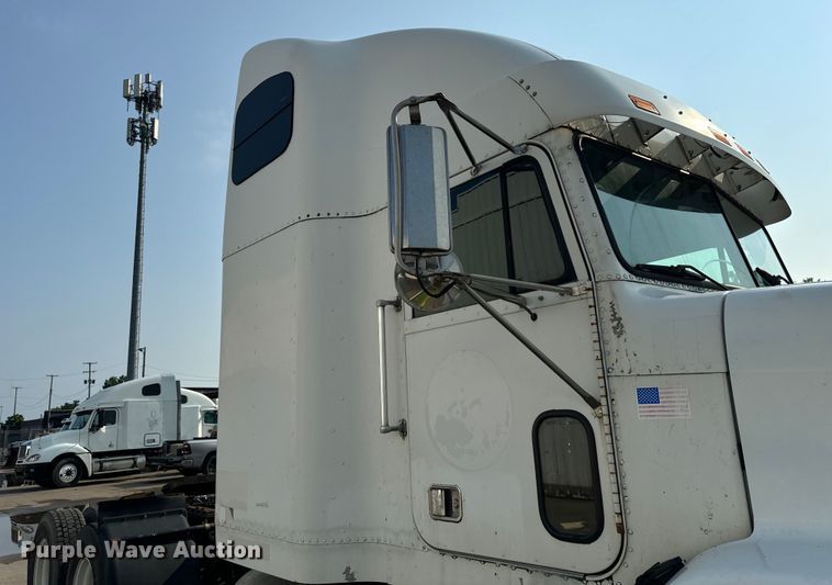 image for item OG9595 1999 Freightliner  FLD120 semi truck