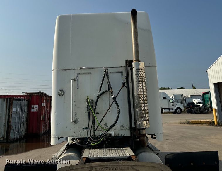 image for item OG9595 1999 Freightliner  FLD120 semi truck