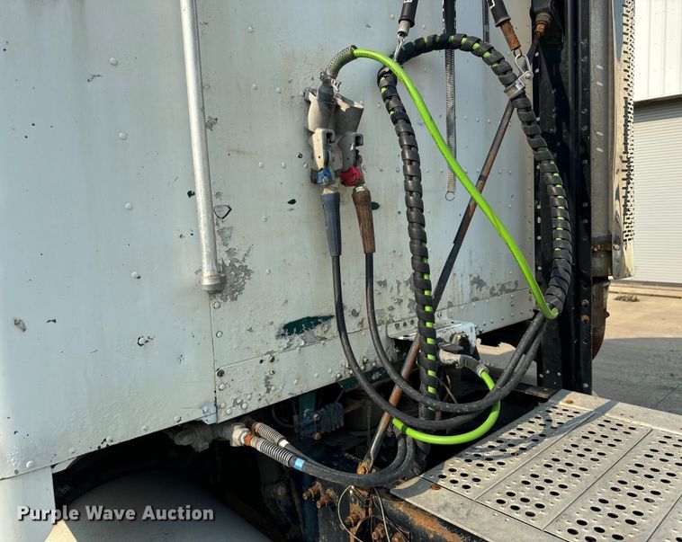 image for item OG9595 1999 Freightliner  FLD120 semi truck