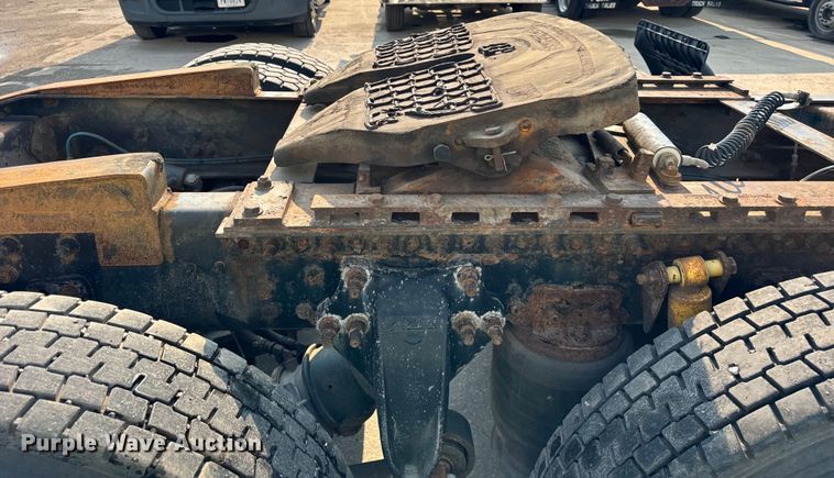 image for item OG9595 1999 Freightliner  FLD120 semi truck