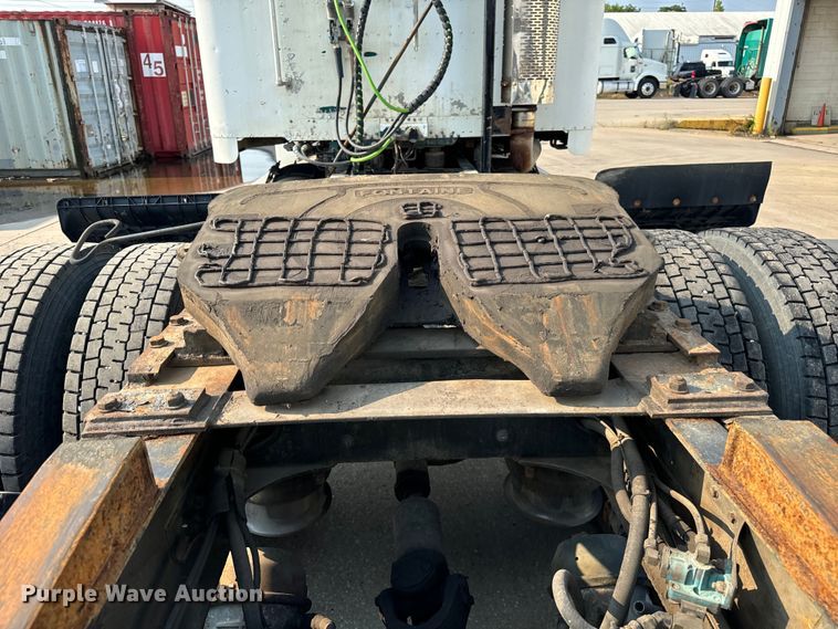 image for item OG9595 1999 Freightliner  FLD120 semi truck