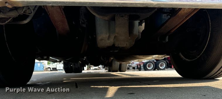 image for item OG9595 1999 Freightliner  FLD120 semi truck