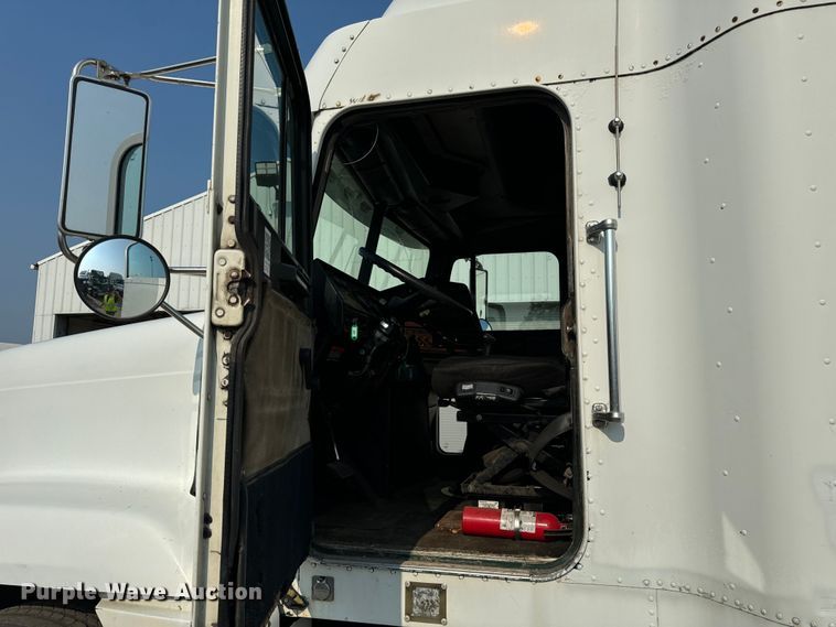 image for item OG9595 1999 Freightliner  FLD120 semi truck