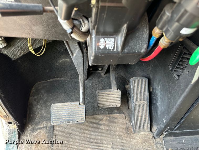 image for item OG9595 1999 Freightliner  FLD120 semi truck