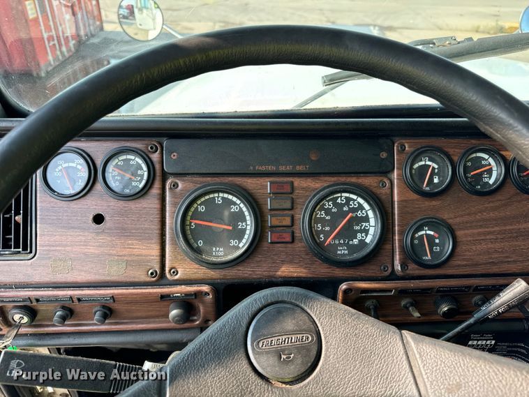 image for item OG9595 1999 Freightliner  FLD120 semi truck