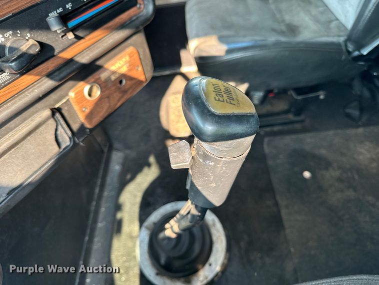 image for item OG9595 1999 Freightliner  FLD120 semi truck