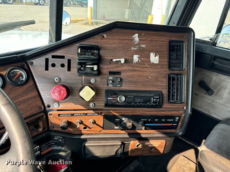 image for item OG9595 1999 Freightliner  FLD120 semi truck