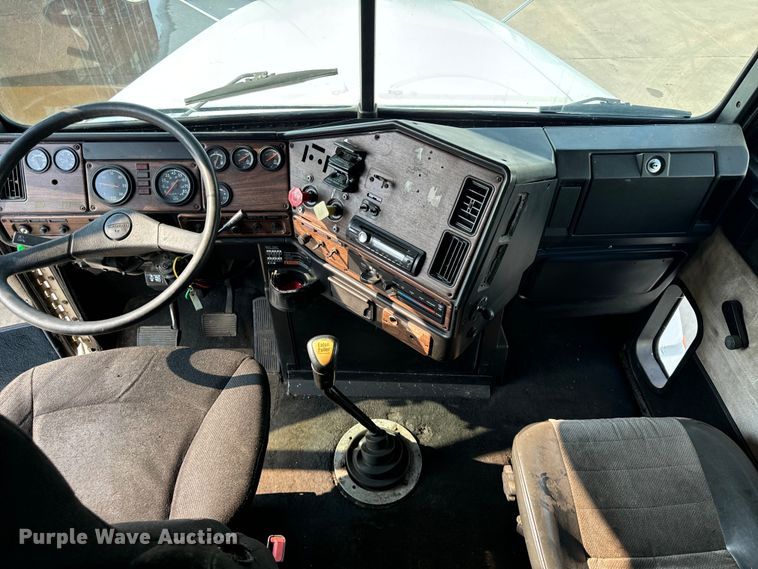 image for item OG9595 1999 Freightliner  FLD120 semi truck