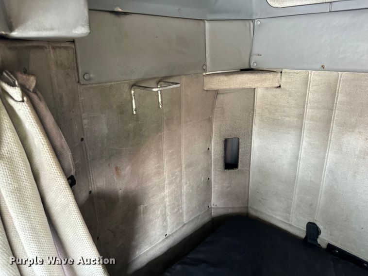 image for item OG9595 1999 Freightliner  FLD120 semi truck