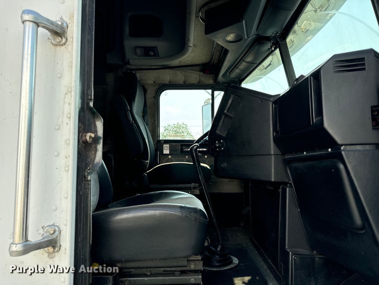 image for item OG9595 1999 Freightliner  FLD120 semi truck