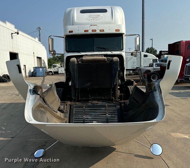 image for item OG9595 1999 Freightliner  FLD120 semi truck