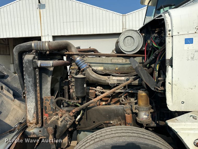 image for item OG9595 1999 Freightliner  FLD120 semi truck