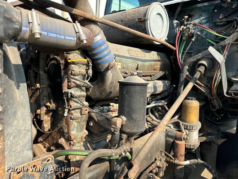 image for item OG9595 1999 Freightliner  FLD120 semi truck