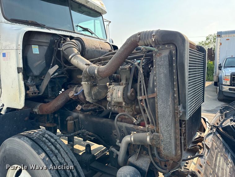 image for item OG9595 1999 Freightliner  FLD120 semi truck