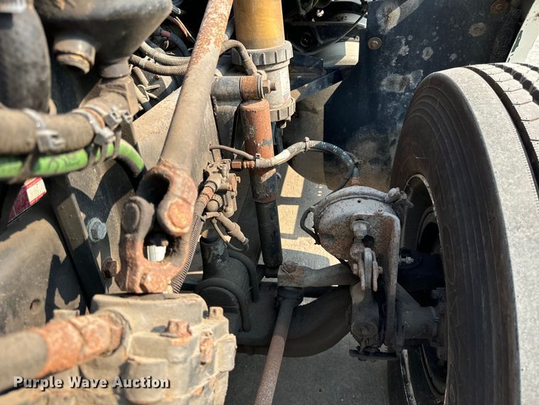 image for item OG9595 1999 Freightliner  FLD120 semi truck