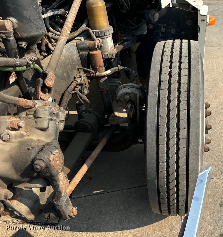 image for item OG9595 1999 Freightliner  FLD120 semi truck