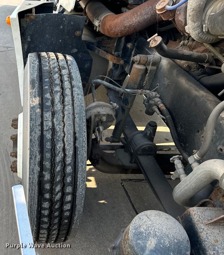 image for item OG9595 1999 Freightliner  FLD120 semi truck