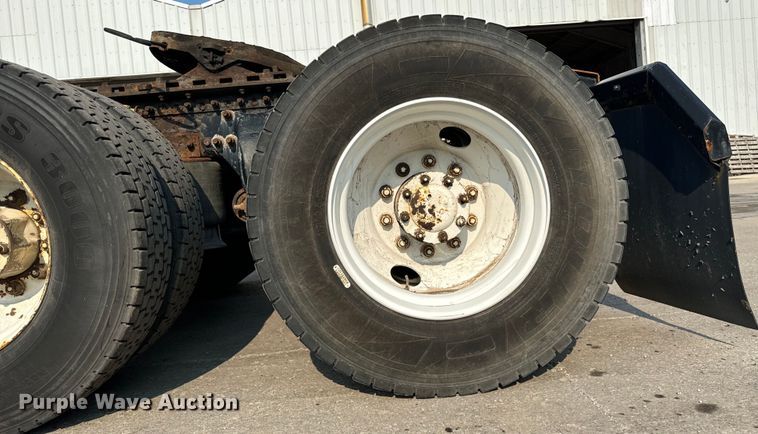 image for item OG9595 1999 Freightliner  FLD120 semi truck