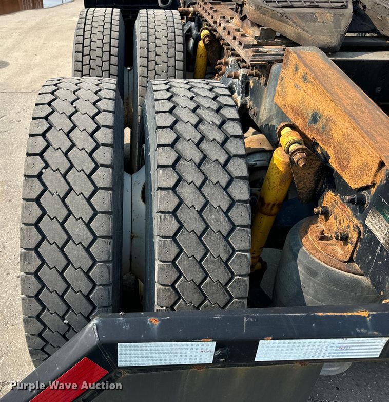 image for item OG9595 1999 Freightliner  FLD120 semi truck