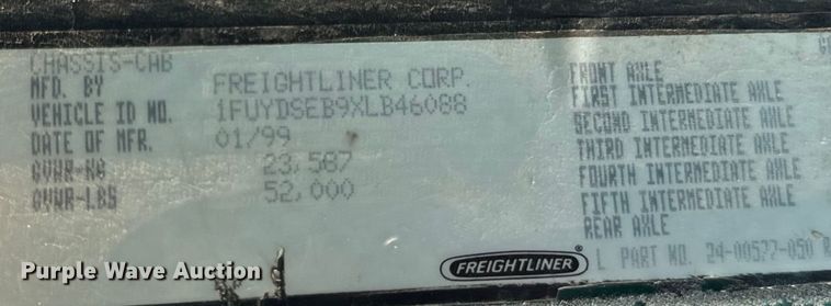 image for item OG9595 1999 Freightliner  FLD120 semi truck