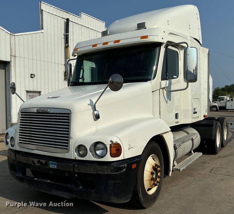 image for item OG9596 2003 Freightliner  semi truck