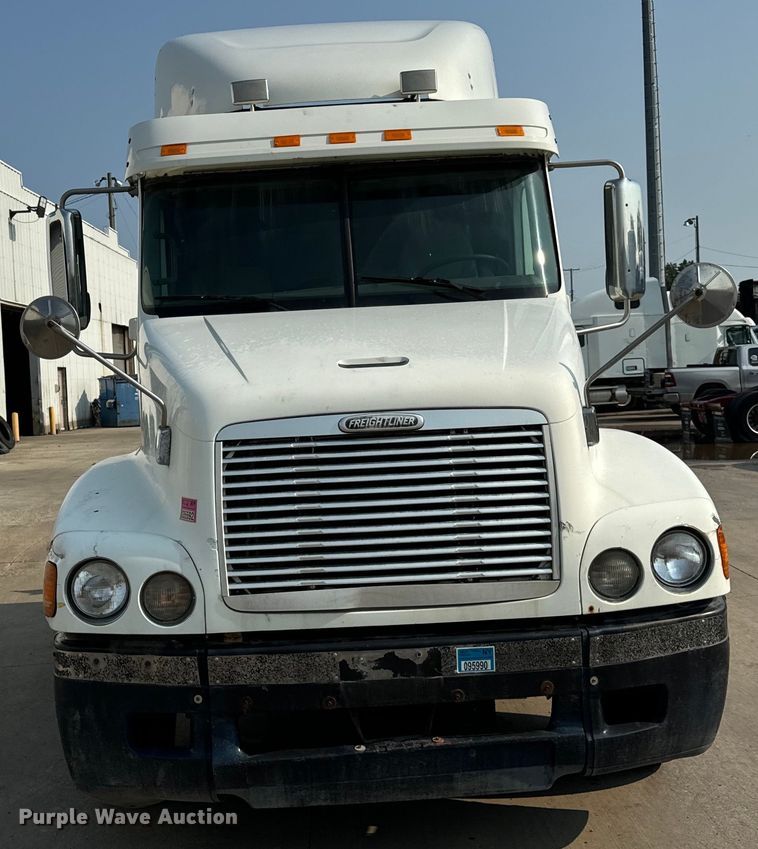 image for item OG9596 2003 Freightliner  semi truck