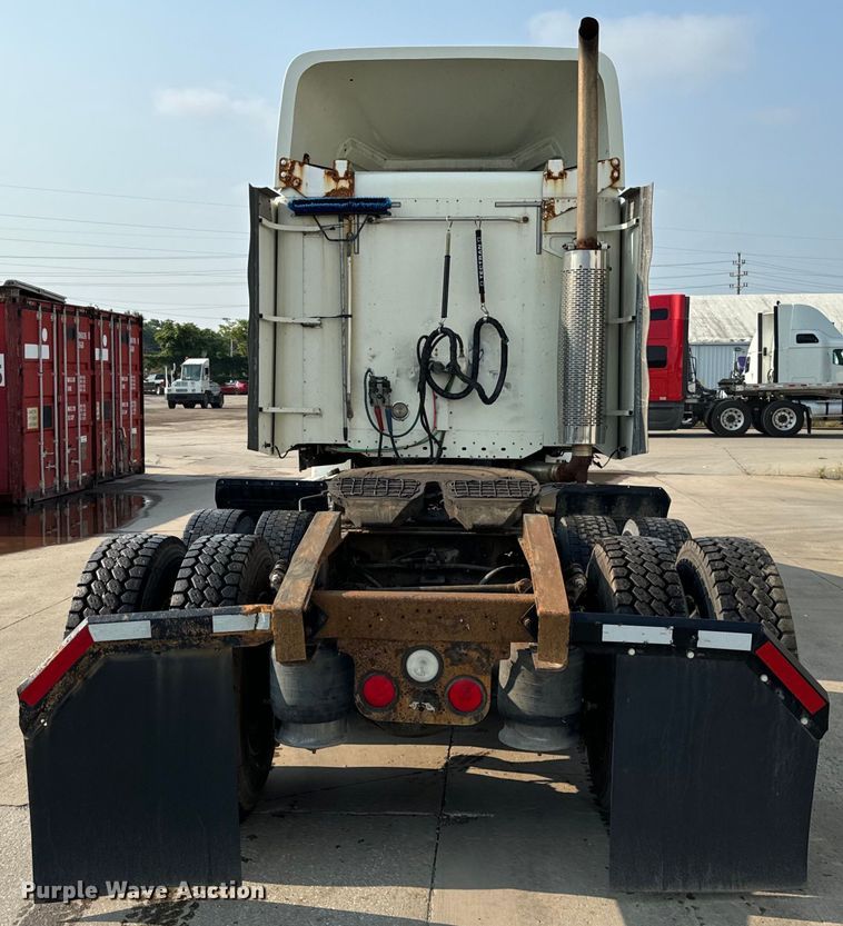 image for item OG9596 2003 Freightliner  semi truck