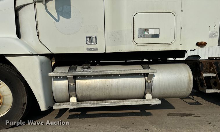 image for item OG9596 2003 Freightliner  semi truck