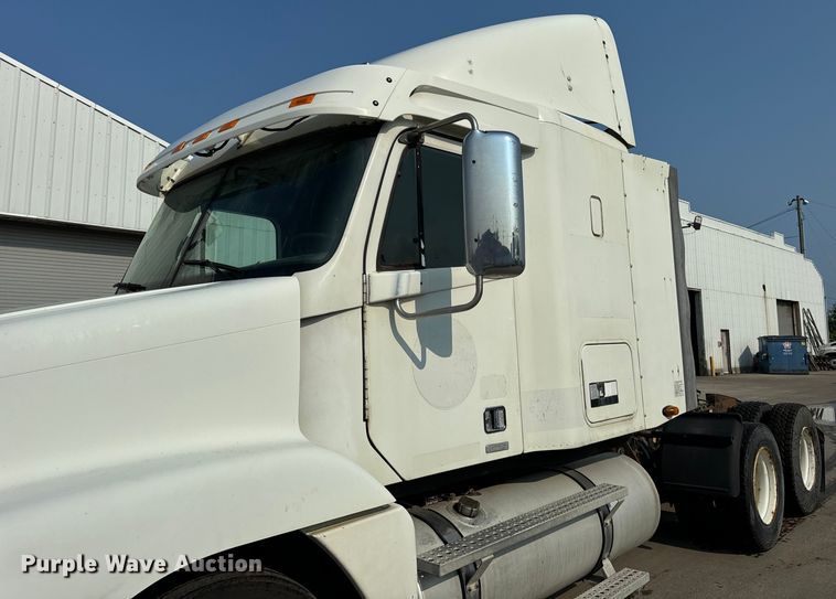 image for item OG9596 2003 Freightliner  semi truck