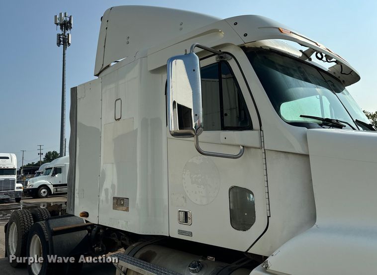 image for item OG9596 2003 Freightliner  semi truck