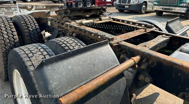 image for item OG9596 2003 Freightliner  semi truck