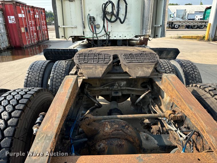 image for item OG9596 2003 Freightliner  semi truck