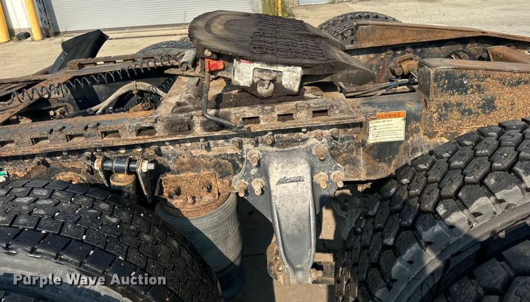 image for item OG9596 2003 Freightliner  semi truck