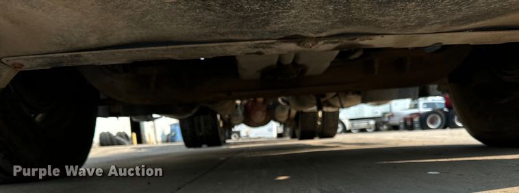 image for item OG9596 2003 Freightliner  semi truck