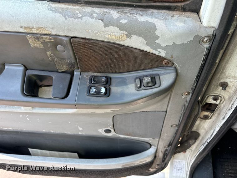 image for item OG9596 2003 Freightliner  semi truck